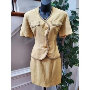 Nuova Stella Women's Cream Polyester Short Sleeve Blazer & Skirt 2 Pc's Suit S